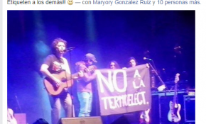 Activistas intervienen en concierto de Manuel García con lienzo #noalatermoelectrica en Arica