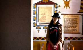 Actriz de 'Crepúsculo' visitó Arica y dedicó bellas palabras al Carnaval con la Fuerza del Sol [FOTOS]